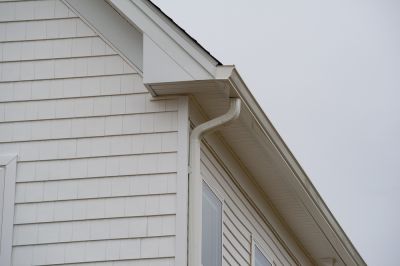 Avoid Water Damage with Seamless Gutter Repair!